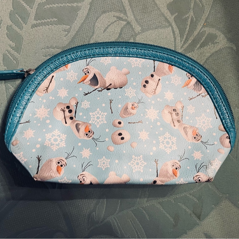 Disney frozen cosmetic Bag New Without Tag Olaf